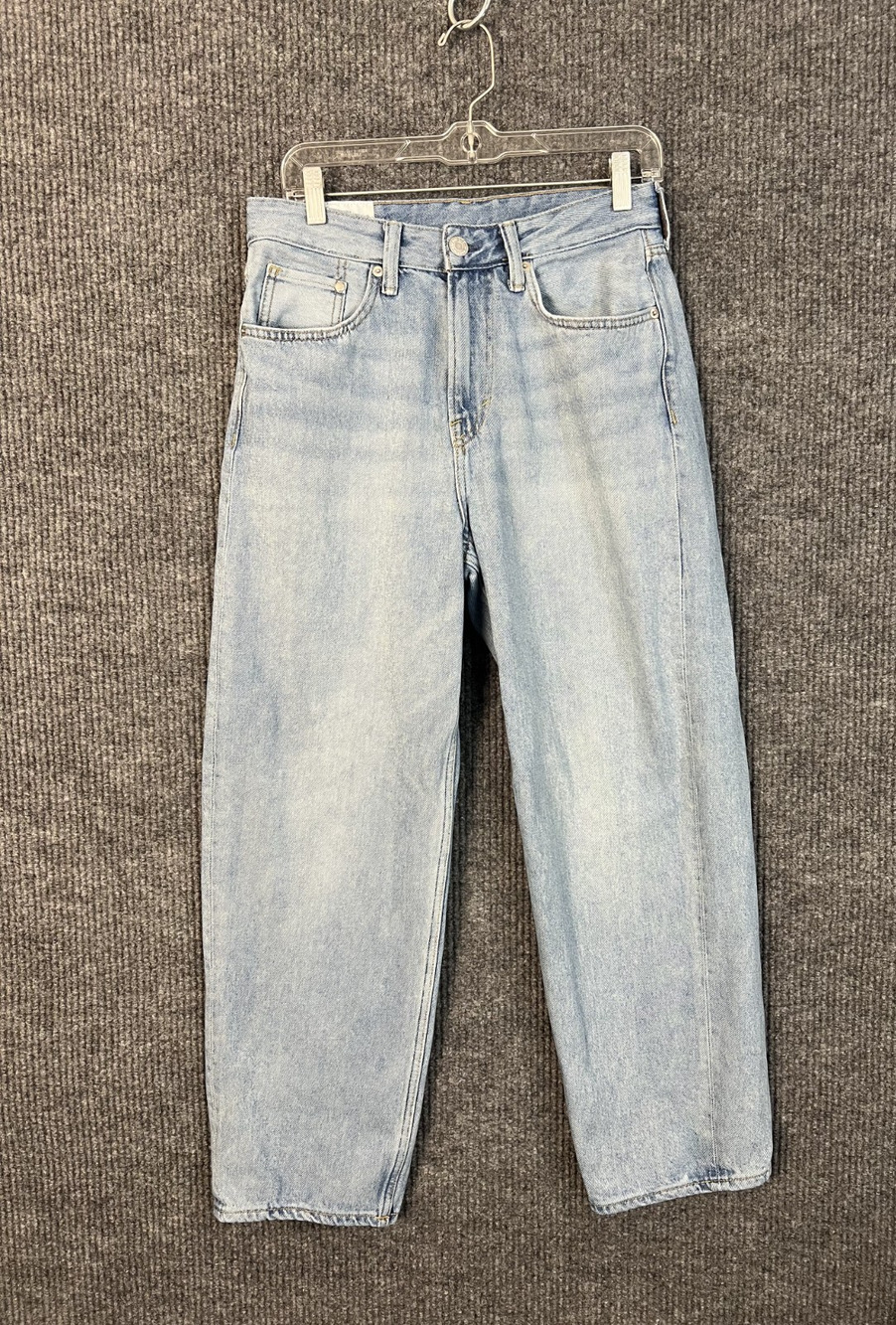 H&M Loose Ample Blue Light Wash Jeans Mens 29 100% Cotton Mid Rise Denim